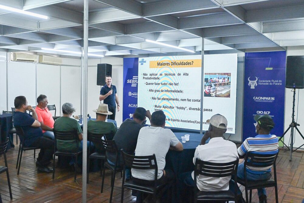 O produtor especialista em apicultura e cooperativismo Wagner Gazziero ministrou a palestra
Foto: Ivan Fuquini