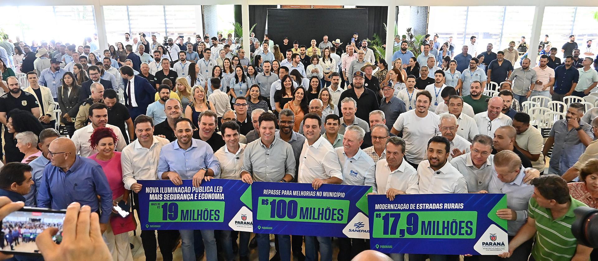 O secretário de Estado das Cidades, Guto Silva, disse que este é o maior volume de investimentos já destinado pela pasta a Paranavaí
Foto: Ivan Fuquini