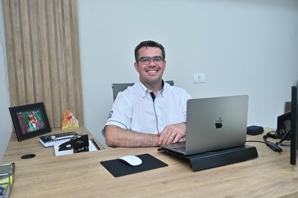 João Carlos Simon, da Jota Corretora de Seguros, explica a diversidade de apólices disponíveis
Foto: Ivan Fuquini