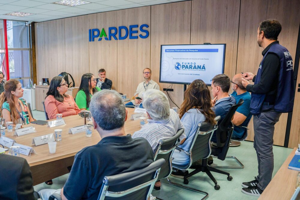Reunião tratou da ampla pesquisa a ser feita pelo Ipardes
Foto: Ricardo Ribeiro/AEN