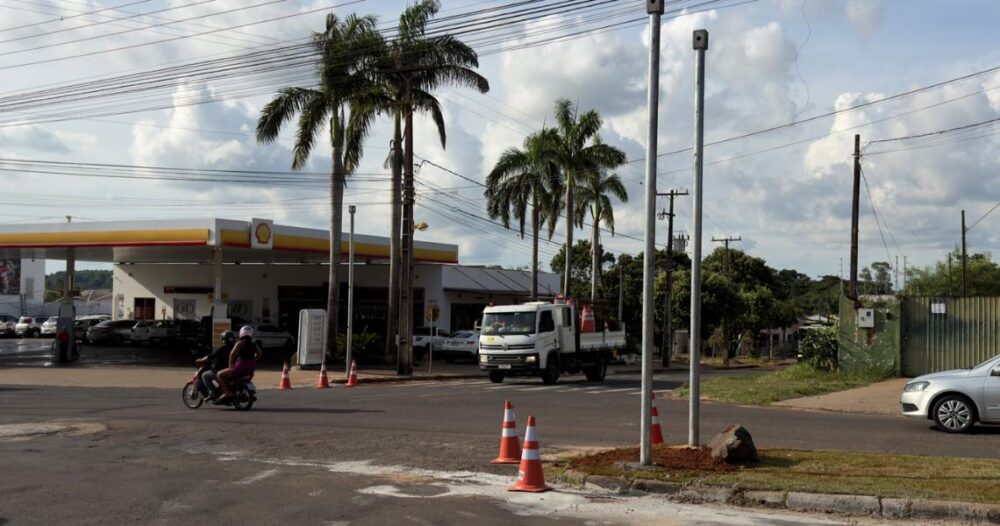 Cruzamento da rua Rio Grande do Sul com a Avenida Tancredo Neves