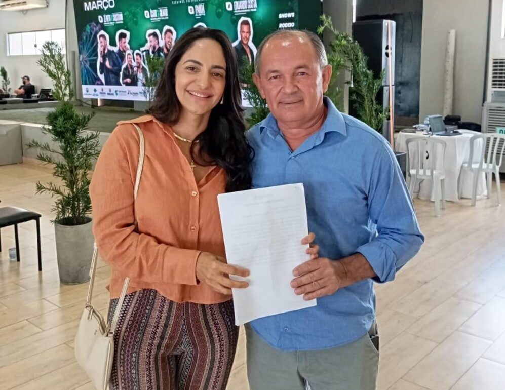 A secretaria Andréia Martins de Souza e o vereador Josival Moreira