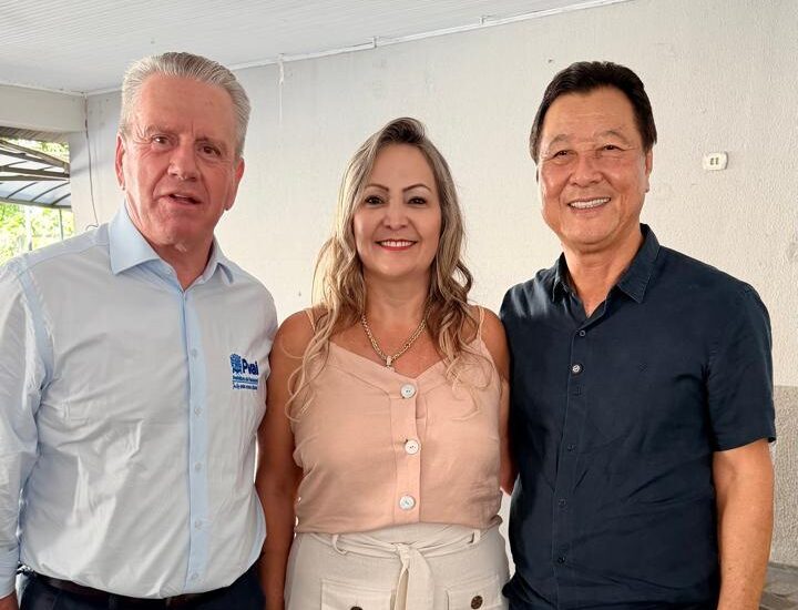 Prefeito Mauricio Gehlen; Adélia Paixão, chefe do Núcleo Regional de Educação; deputado federal Luiz Nishimori