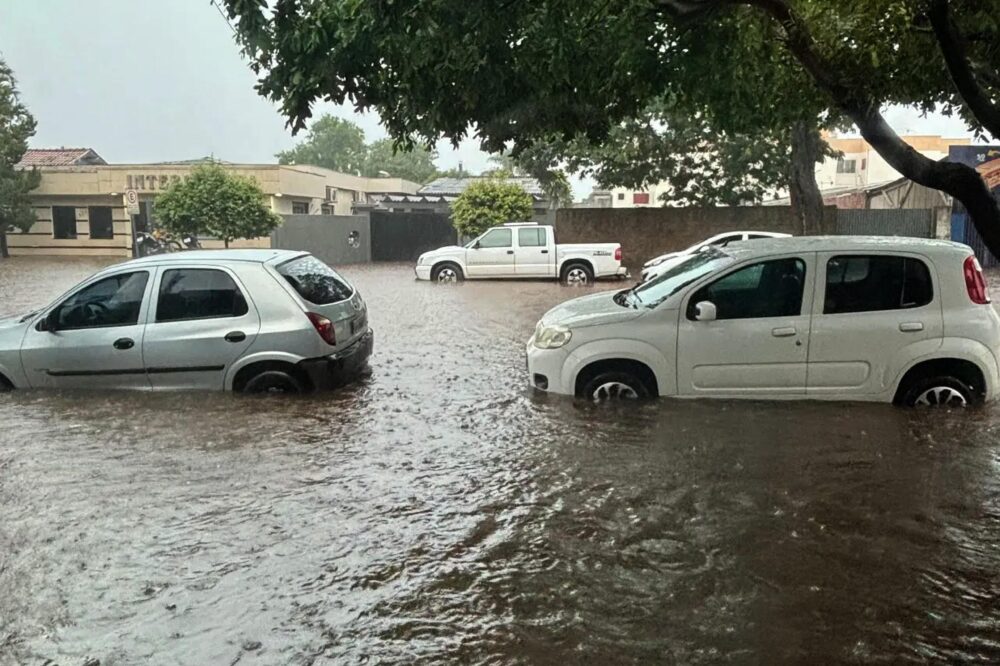 Problema se estende há décadas e prejudica moradores, empresários e motoristas