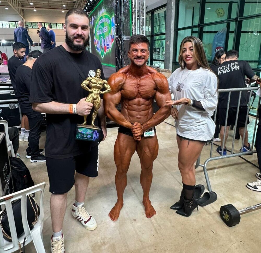 Rodrigo, Gustavo e Kelly comemoram o desempenho 
(Foto: Reprodução)