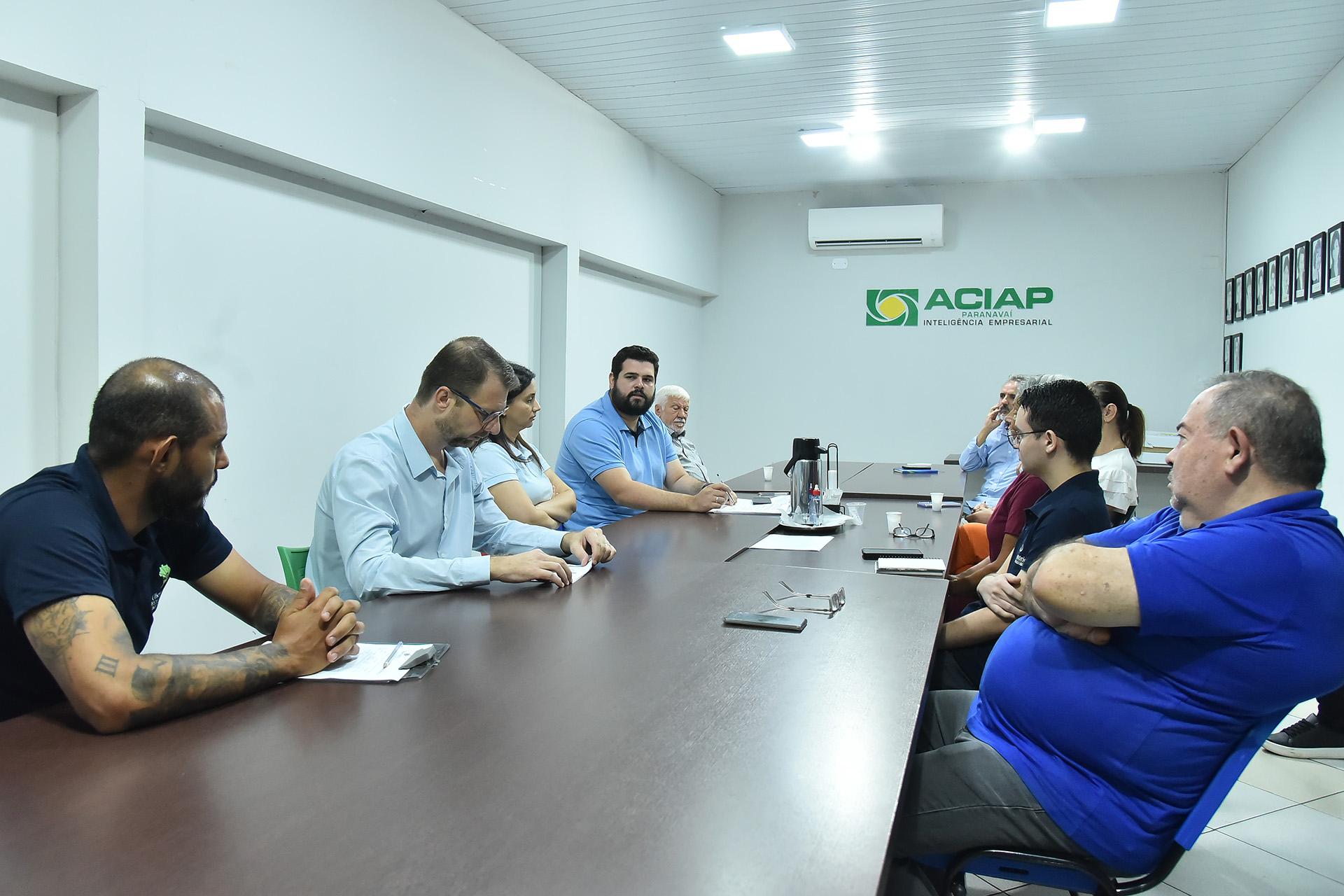 Servidores municipais participaram da reunião do Observatório Social na manhã desta terça-feira - Foto: Ivan Fuquini