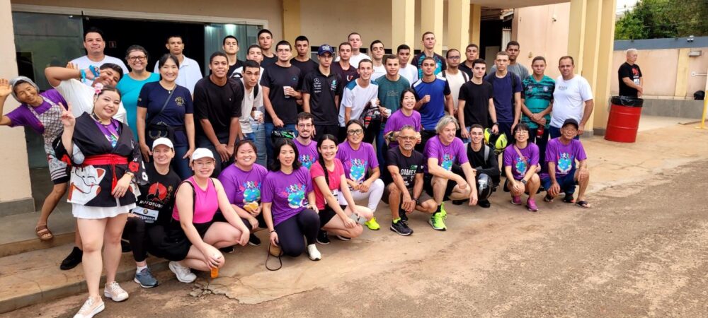 Os voluntários que trabalham no evento esportivo