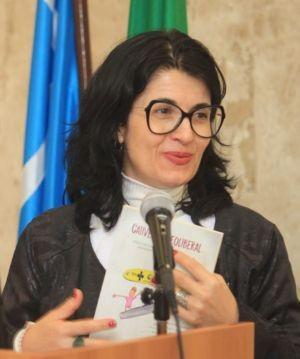 Edvânia Ângela de Souza é assistente social e professora associada ao Departamento de Serviço Social da Faculdade de Ciências Humanas e Sociais (FCHS), Unesp-Franca