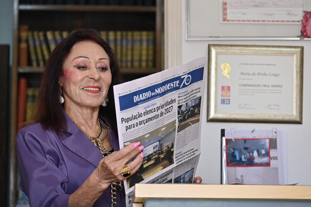 Diariamente, Maria Penha Longo se informa por meio do Diário do Noroeste
Foto: Ivan Fuquini