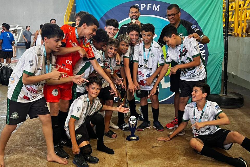 Quatro equipes da base avançaram