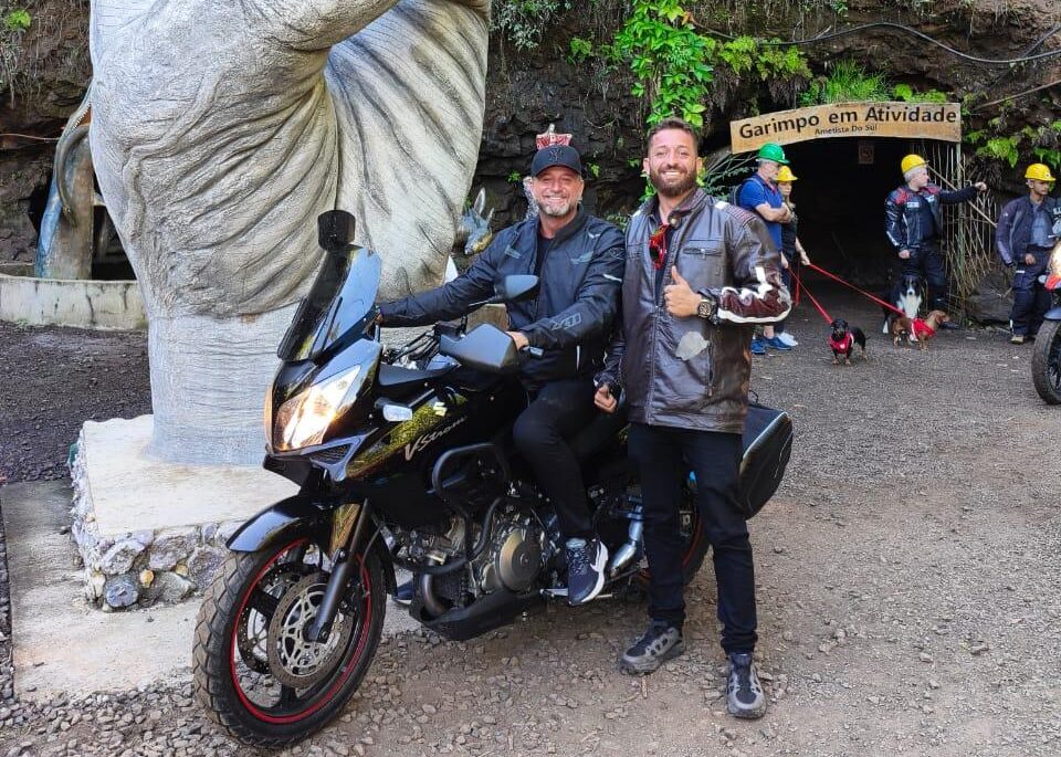 Pai e filho dividem a mesma moto e uma viagem que vai ficar na memória.