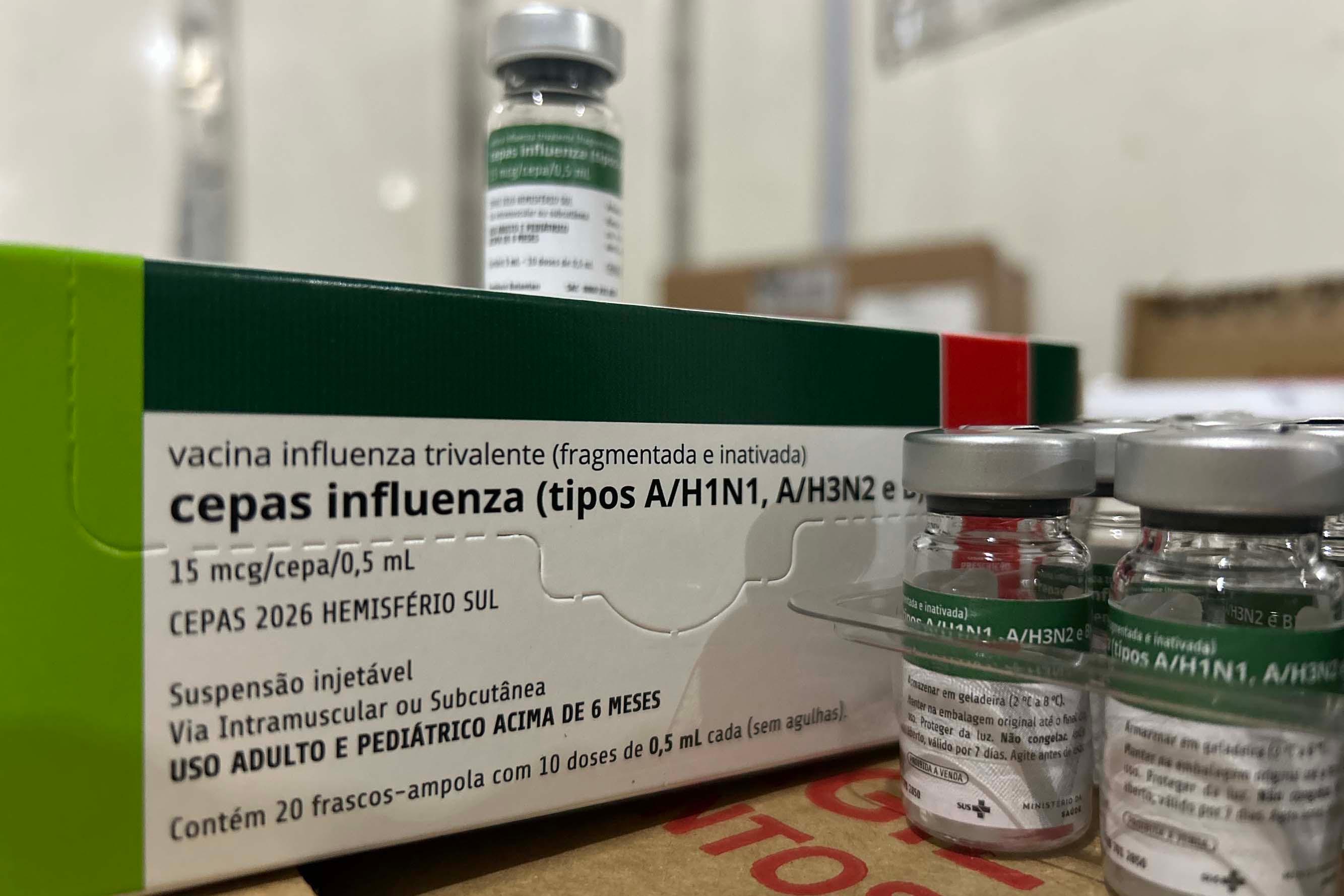 Sesa reforça necessidade de vacinação após alerta da FioCruz para alto risco de SRAGs na região Sul - Foto: Sesa