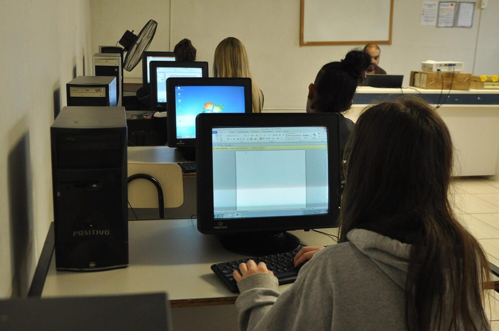 Tecnologia (2) Concessão de bolsas de estudos beneficiará alunos e egressos do ensino médio e trabalhadores
Foto: Arquivo DN/Ivan Fuquini