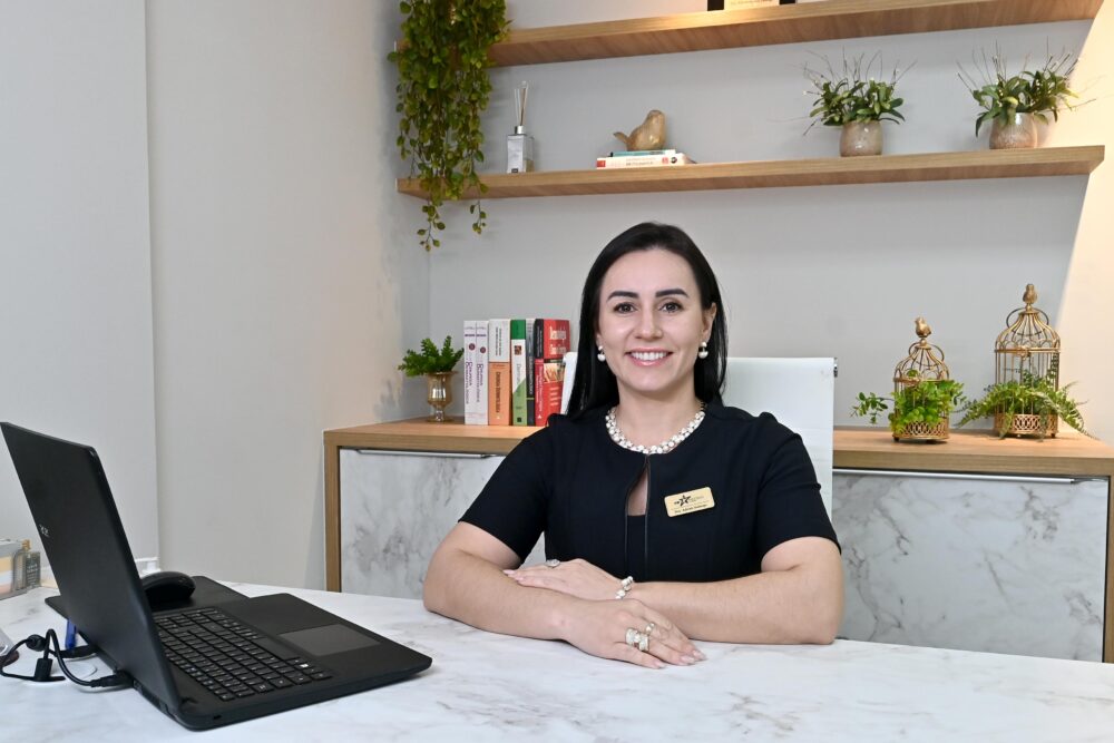 Dra Adriele (1) A médica Adrieli Deltrejo cita condições que podem desencadear lesões na pele
Foto: Ivan Fuquini