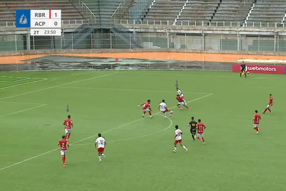 Impedimento Lance que gerou a reclamação por parte da diretoria do ACP - Imagem: Print TV FPF