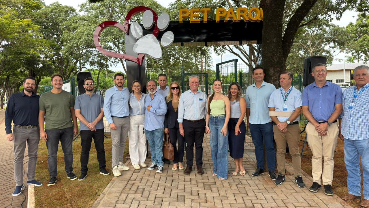 a-pet Lideranças na inauguração do novo espaço