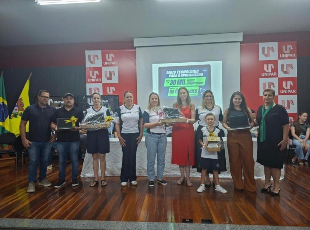 Entrega dos equipamentos em solenidade na Unipar de Paranavaí
Foto: Divulgação