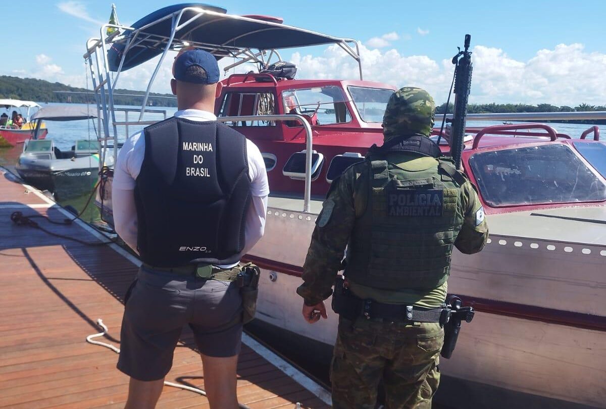 A embarcação foi localizada pelas equipes do Batalhão de Polícia Ambiental de Umuarama.