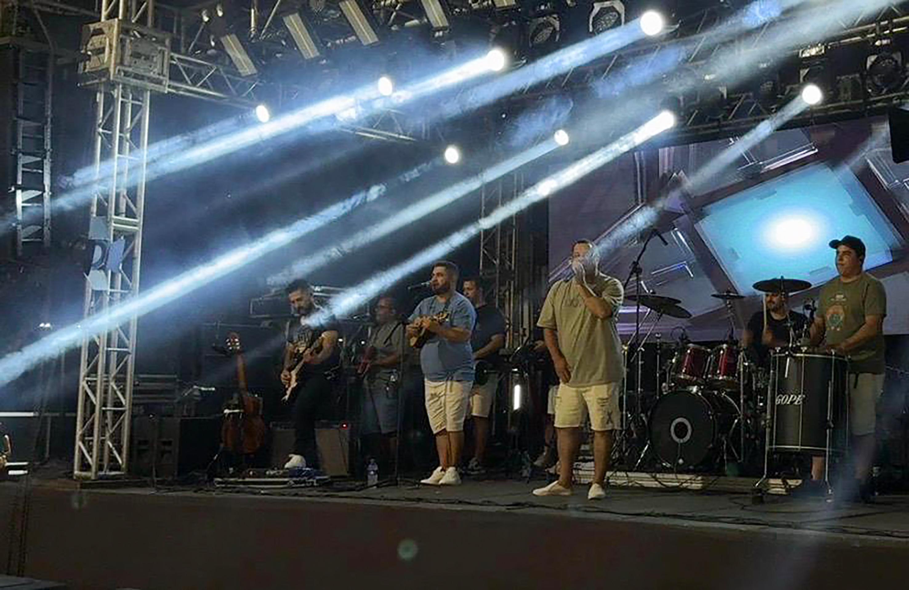 O público acompanhou apresentações do Grupo União do Samba, valorizando os artistas locais