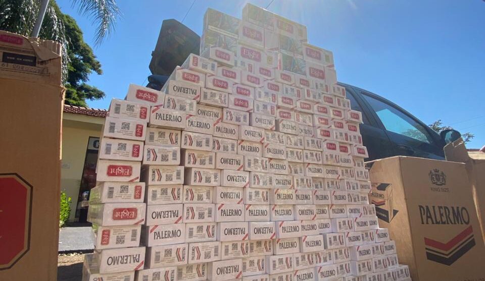 Veículo e mercadoria foram levados para a Polícia Federal em Maringá - Foto: PMPR