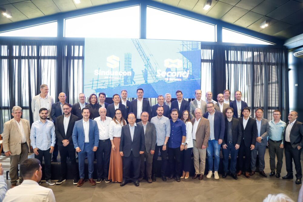 Lideranças com o governador no evento de posse
Foto: Secom