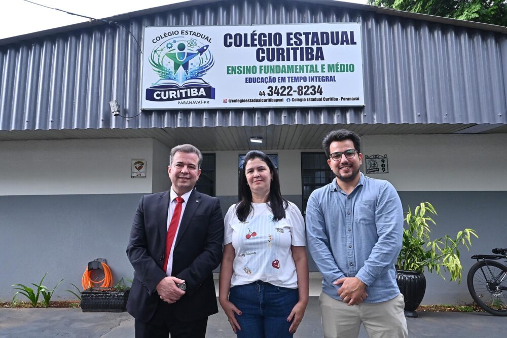 Visita ao Colégio Estadual Curitiba foi na manhã desta segunda-feira
Foto: Ivan Fuquini