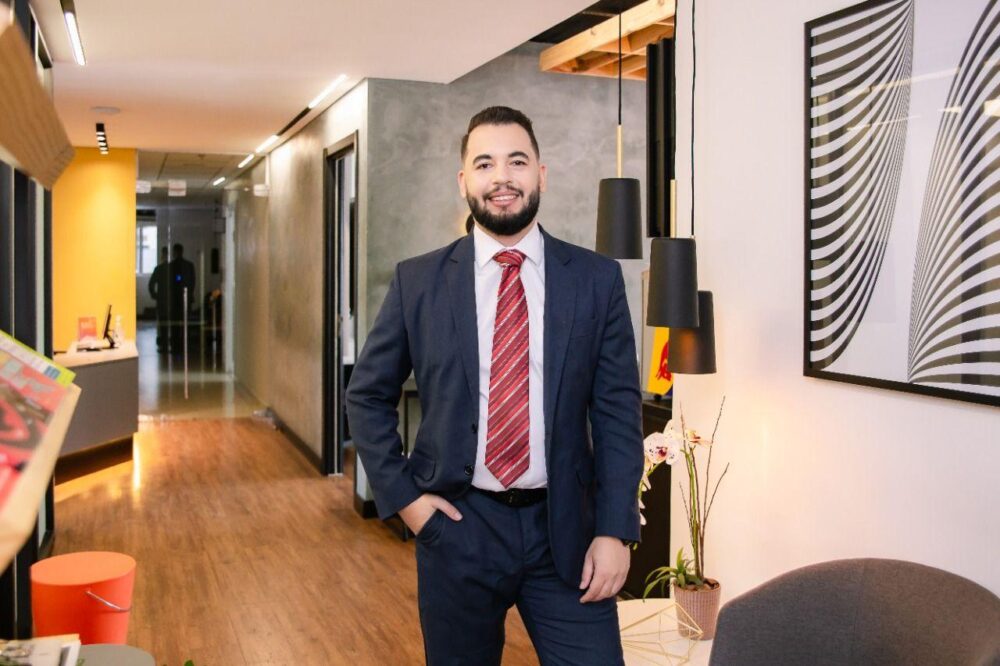 advogado Thayan Fernando Ferreira, especialista em direito de saúde e direito público, membro da Comissão de Direito Médico da OAB-MG