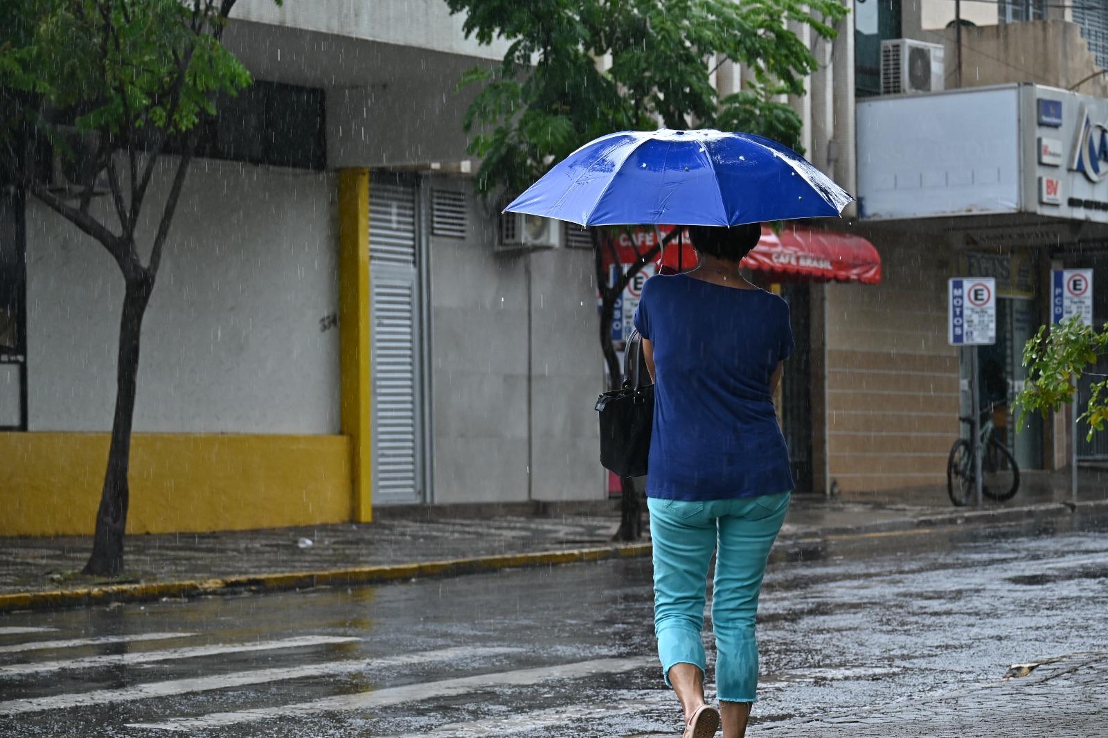 Sistema de Tecnologia e Monitoramento Ambiental do Paraná (Simepar) aponta para uma mudança no tempo da Cidade Poesia - Foto: Ivan Fuquini