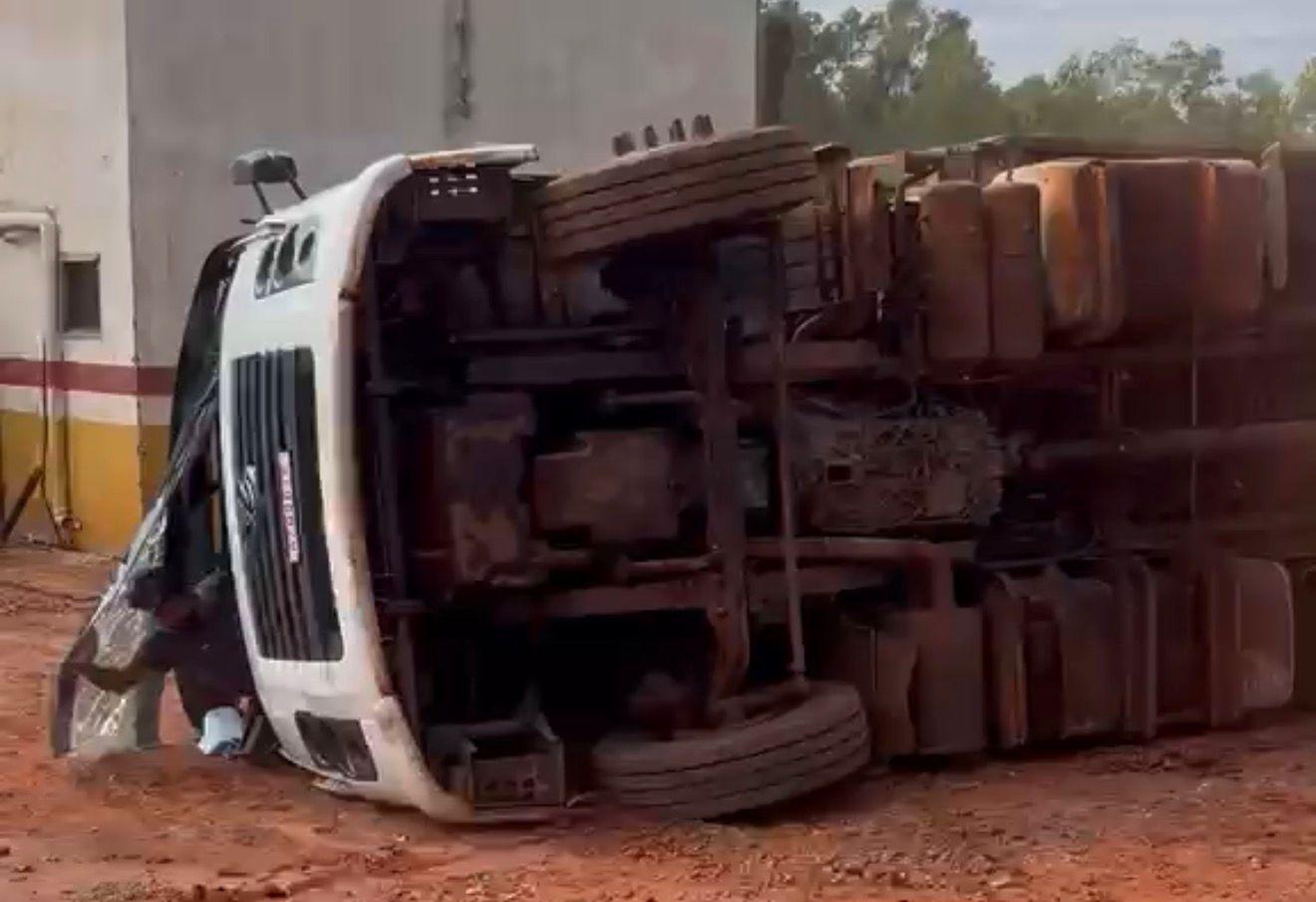 Motorista saiu do veículo pelo para-brisa