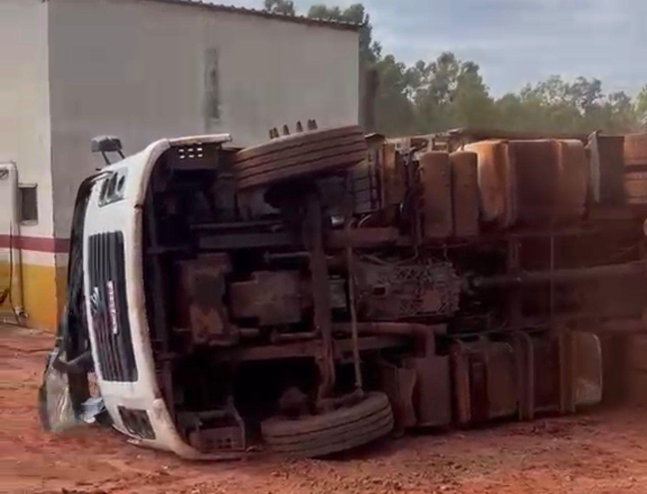 Motorista saiu do veículo pelo para-brisa