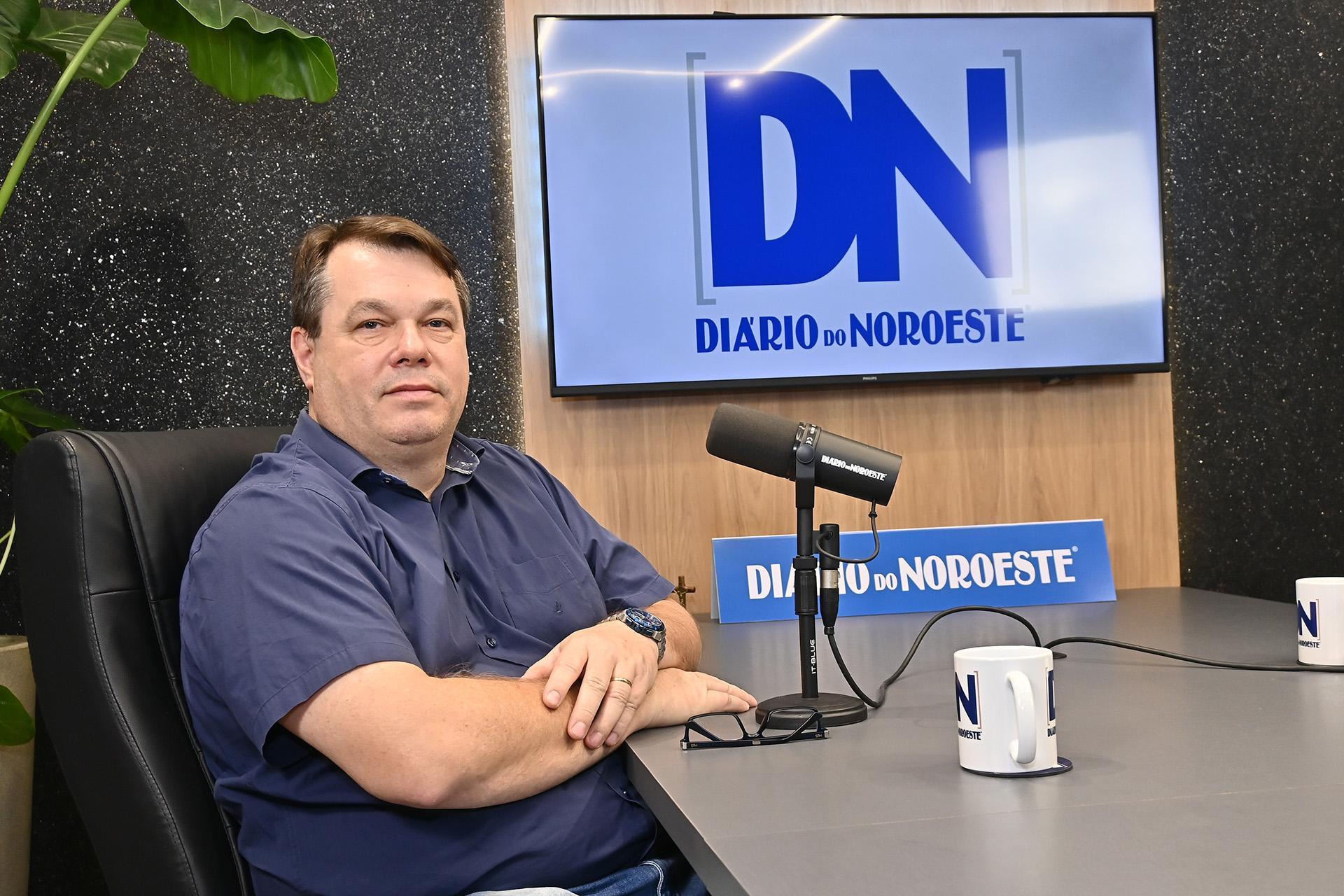 O médico urologista Cleyton Tokarski, que atende em Paranavaí, concedeu entrevista ao Diário do Noroeste Foto: Ivan Fuquini