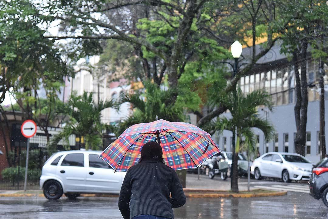 Paranavaí deve ter dias chuvosos e temperaturas entre 22°C e 25°C nos próximos dias - Foto: Ivan Fuquini