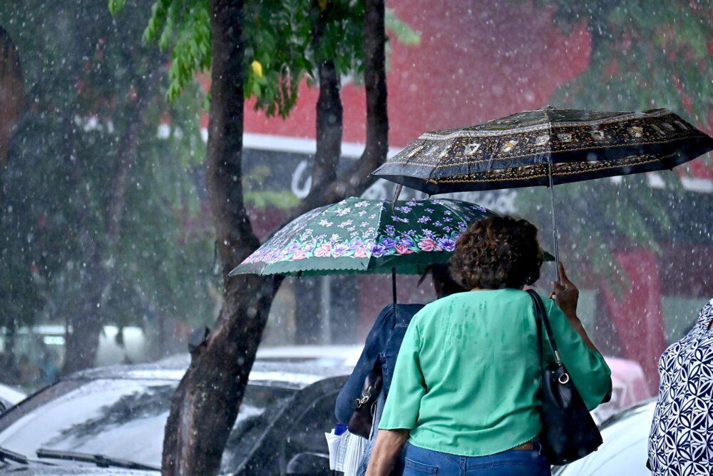 Segundo o Simepar, só no sábado (9) é esperado mais de 50 milímetros de chuva - Foto: Ivan Fuquini