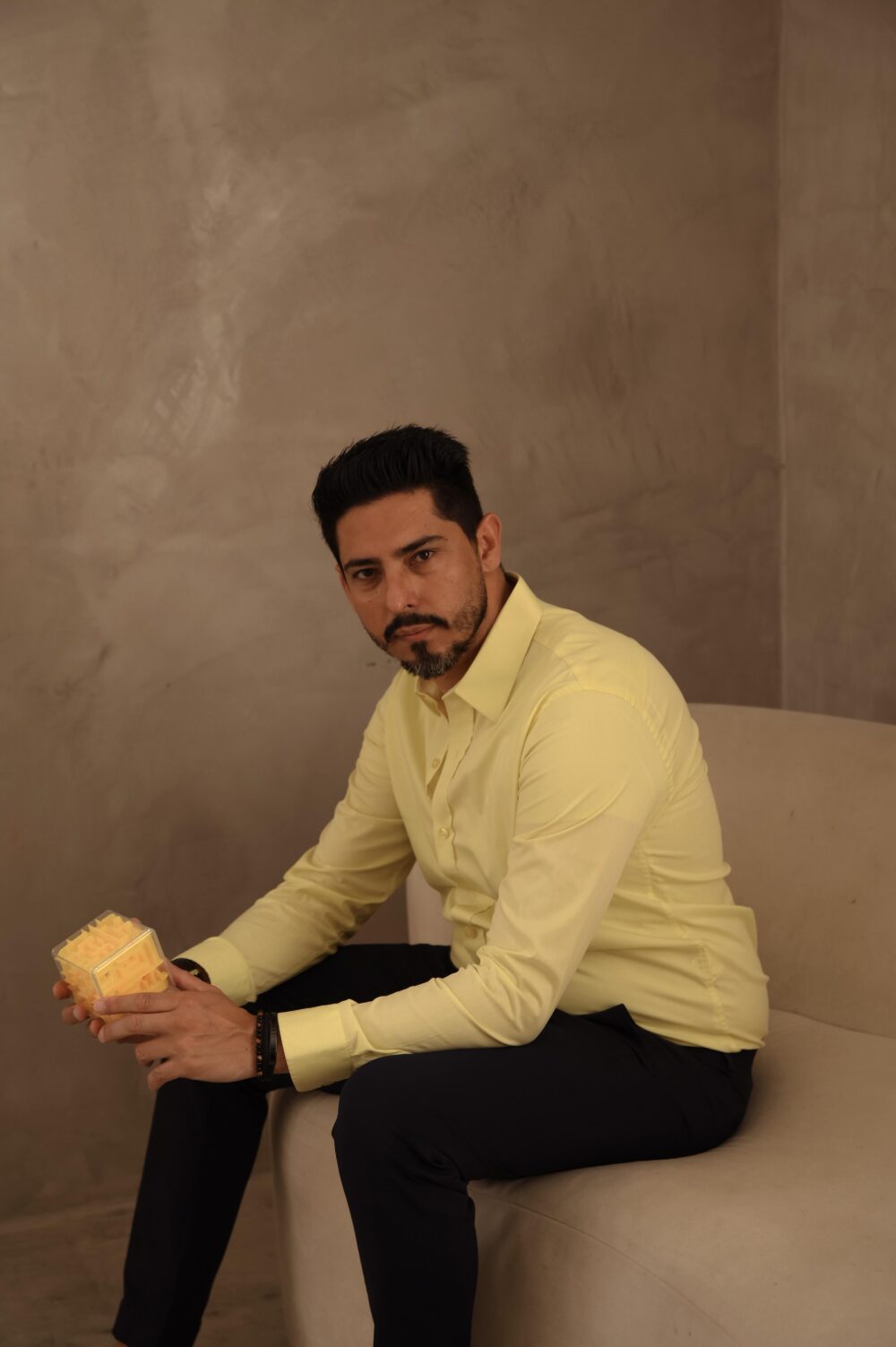 Robson Araújo é CEO da SmartSolve e especialista em crescimento empresarial com foco em sucesso do cliente, estrutura de relacionamento e tomada de decisão estratégica. Sua atuação é direcionada a empresários que já validaram seus modelos de negócio, mas enfrentam desafios ligados à previsibilidade, retenção e organização do crescimento. Para mais informações, acesse  instagram, Tiktok, Threads  e linkedin