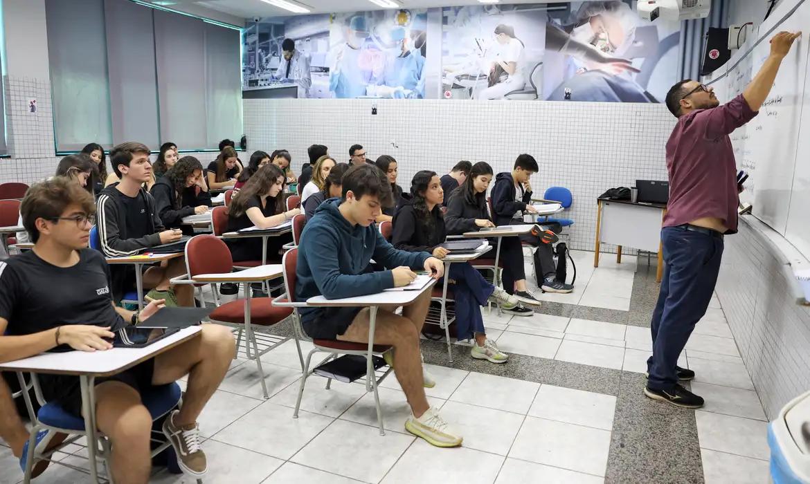 Estudantes devem fiar atentos aos prazos do Fies - Foto: José Cruz/Agência Brasil