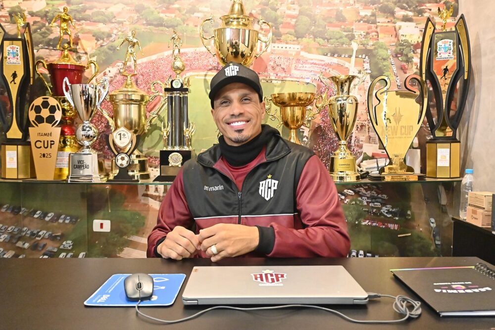 Wanderley Junior concedeu entrevista coletiva 
(Foto: Ivan Fuquini)