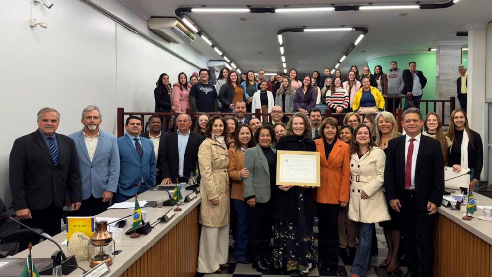 Representantes da Unespar receberam a homenagem dos vereadores
Foto: Câmara de Vereadores