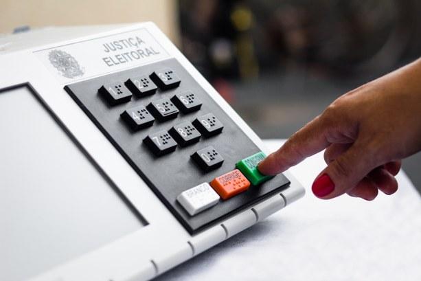 Narrativas sobre a urna eletrônica recorrem a falsas explicações técnicas
Foto: TRE-GO