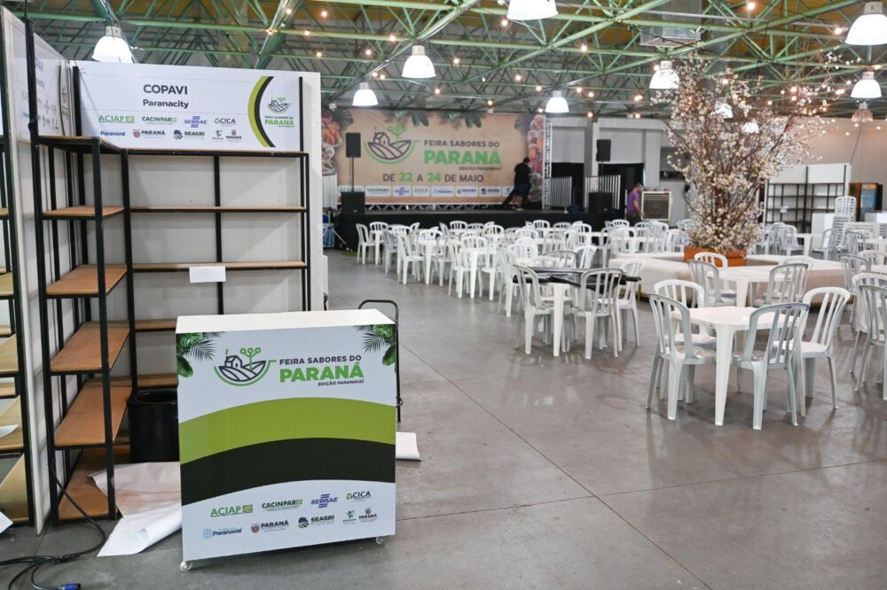 Montagem dos estandes em fase final na tarde desta quinta-feira