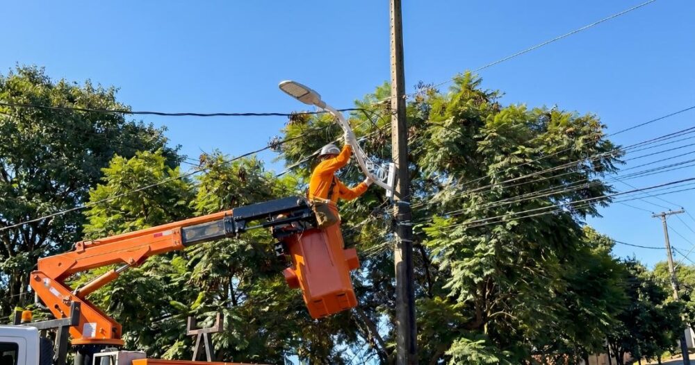 a-luz1 Implantação da melhoria teve início em Paranavaí