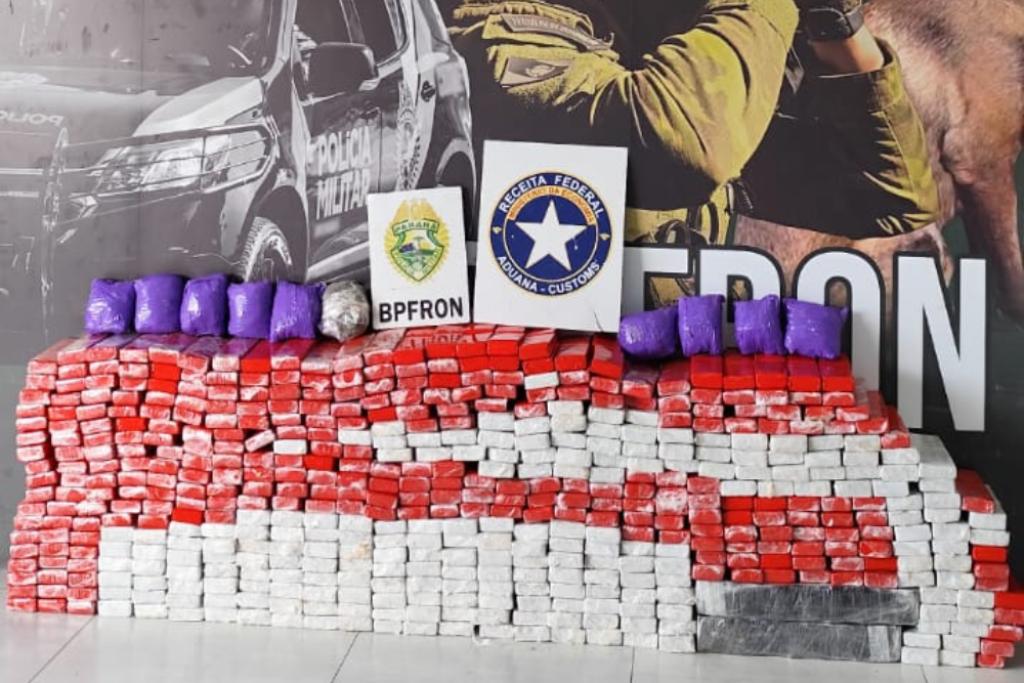 Ação do BPFron com a Receita Federal encontrou a droga dentro de um Renault Sandero - Foto: Divulgação