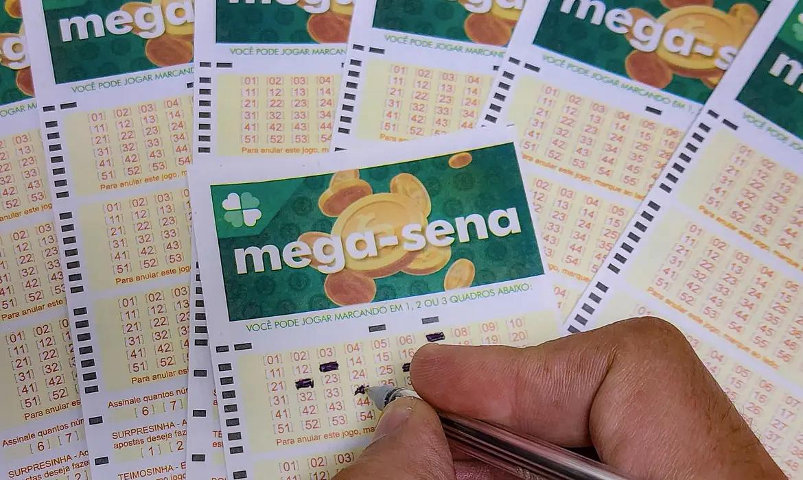 Bilhete feito na Lotérica Avenida está entre os 24 ganhadores da quina - Foto: Rafa Neddermeyer/Agência Brasil/