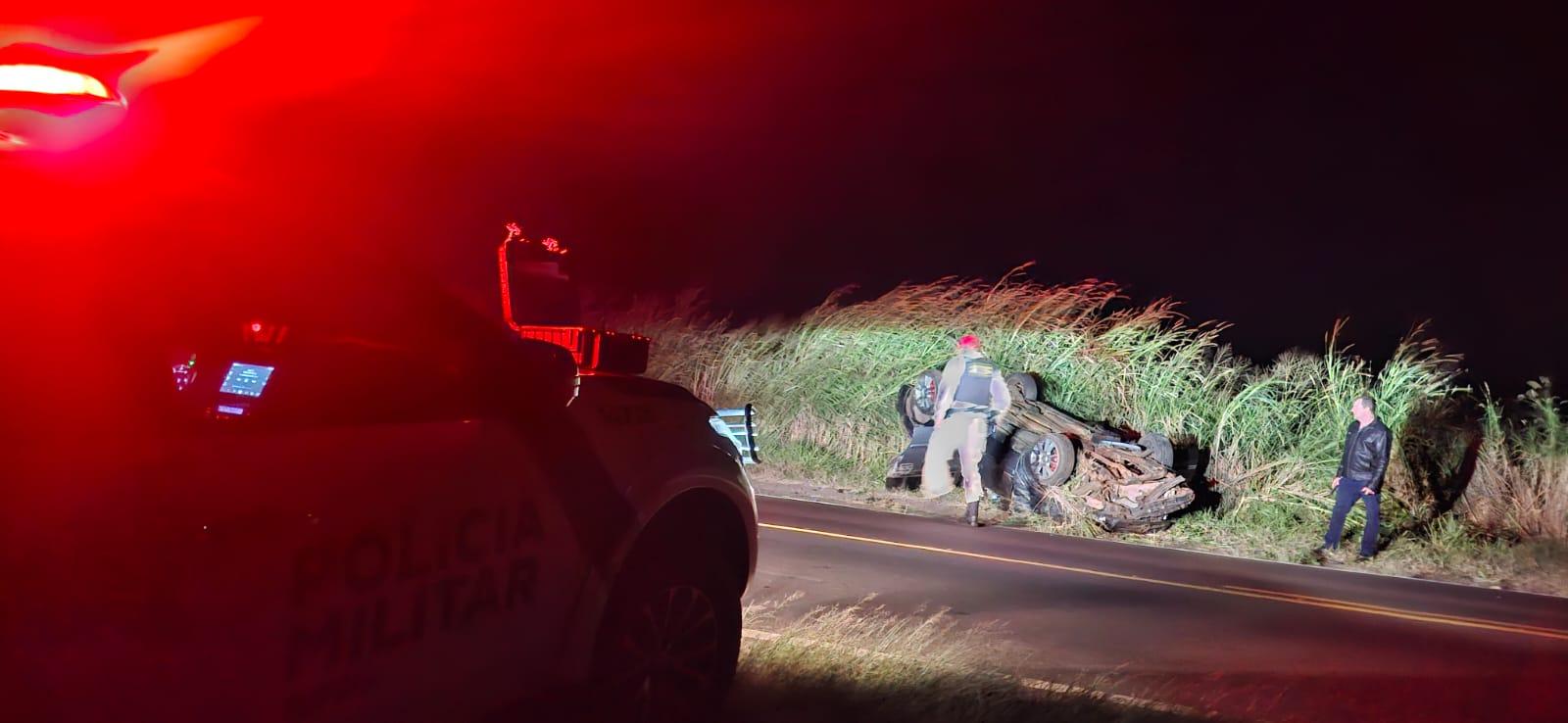 Motorista e passageiro foram encaminhados para atendimento médico em Nova Esperança
