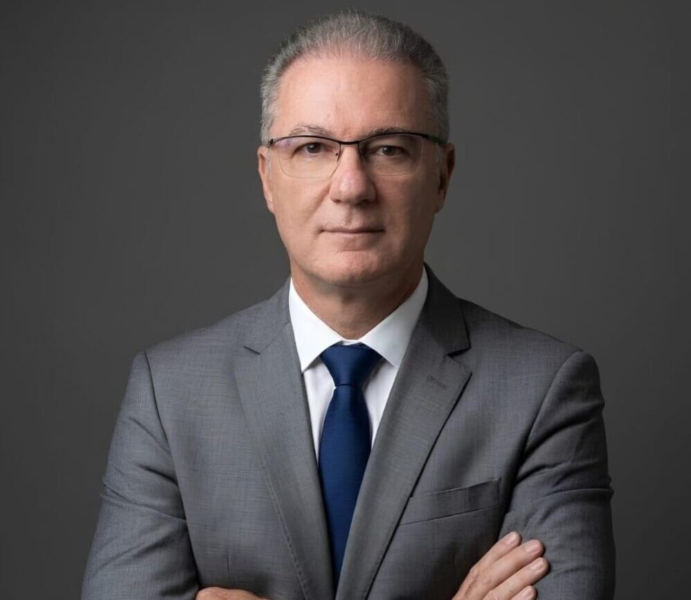 Luiz Carlos Mânica é advogado criminalista, Delegado de Polícia com 31 anos de atividade atualmente aposentado, possui especialização em Direito Penal, Processo Penal, Direito Médico, Gestão da Segurança Pública e Gerenciamento Policial