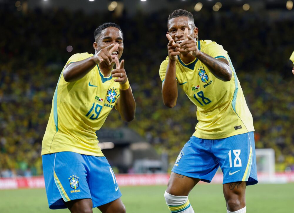 Endrick e Danilo Santos celebram gol da Seleção na goleada sobre o Panamá por 6 a 2 no Maracanã
Foto: Rafael Ribeiro/CBF