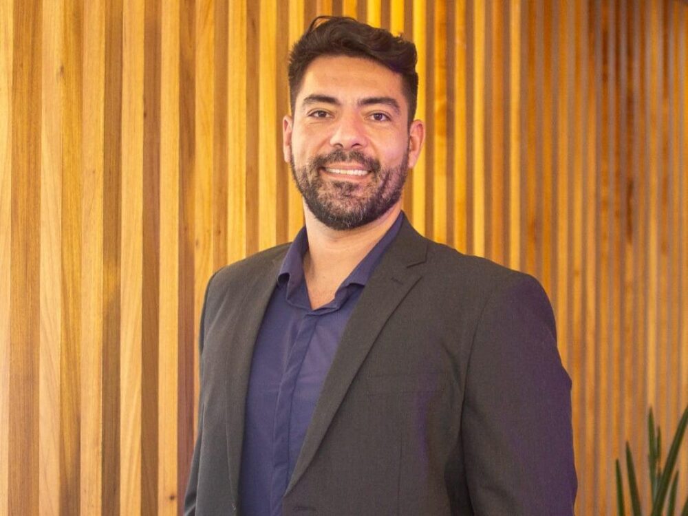 a-alex Alexandre Campos é advogado tributarista com atuação em todos os ramos do Direito Tributário, com experiência na elaboração de consultas, pareceres técnicos, planejamentos tributários e condução de processos nas esferas administrativa e judicial, em todas as instâncias
Para mais informações acesse, Instagram e Linkedin