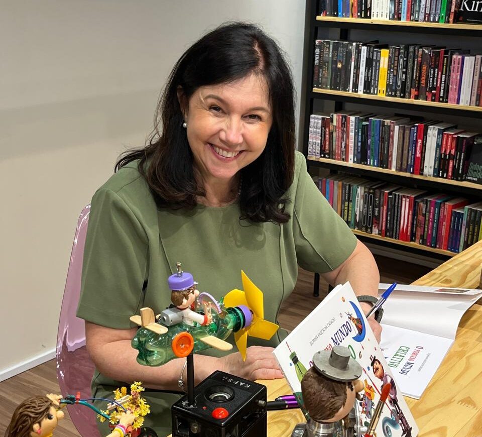 Silmara Casadei é mestre, doutora em Educação e psicanalista. É autora de livros como Bullying não é amor!, Cortella, o professor que levou a sala de aula para o mundo e A menina e seus pontinhos
Instagram: @silmaracasadei_oficial