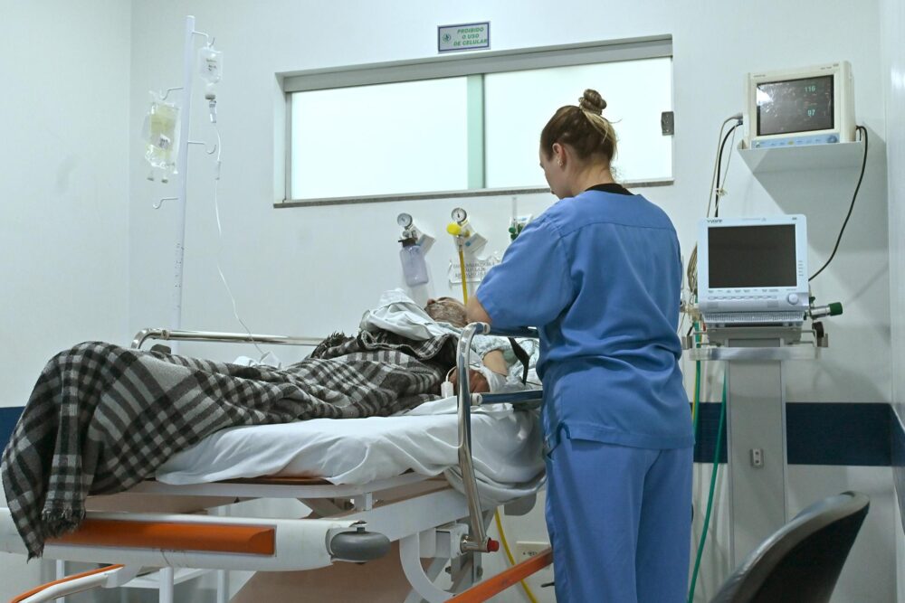 Na tarde desta sexta-feira, 10 pacientes estavam internados na Santa Casa por problemas respiratórios - Foto: Arquivo DN