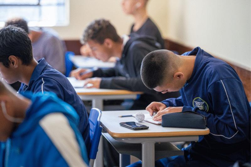 A quatro meses da Prova Paraná Mais, mais de 100 mil estudantes se preparam para disputar vagas na UFPR
Foto: Seed
A quatro meses da Prova Paraná Mais, mais de 100 mil estudantes se preparam para disputar vagas na UFPR
Foto: Seed