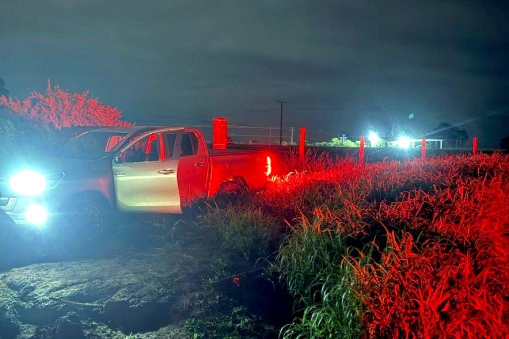 Veículo foi recuperado poucas horas depois na área rural de Francisco Alves - Foto: PMPR